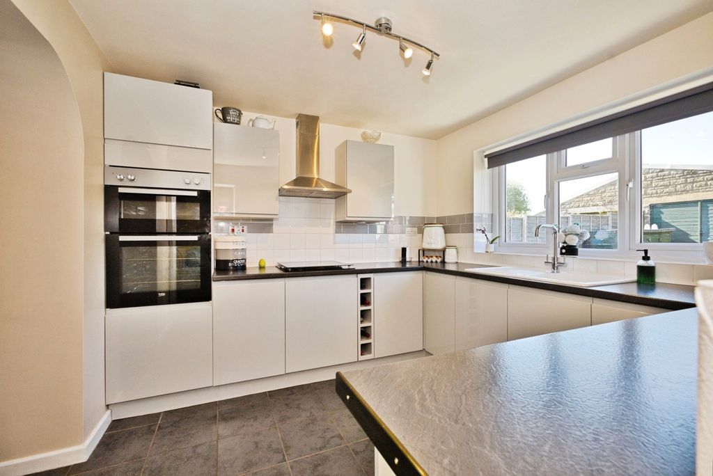 Property photo 2 of 28 Pbox-Img.Jpg