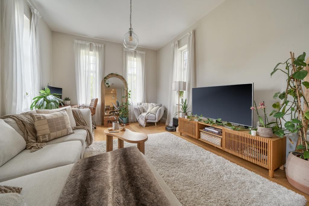 Property photo 2 of 24 Living Space