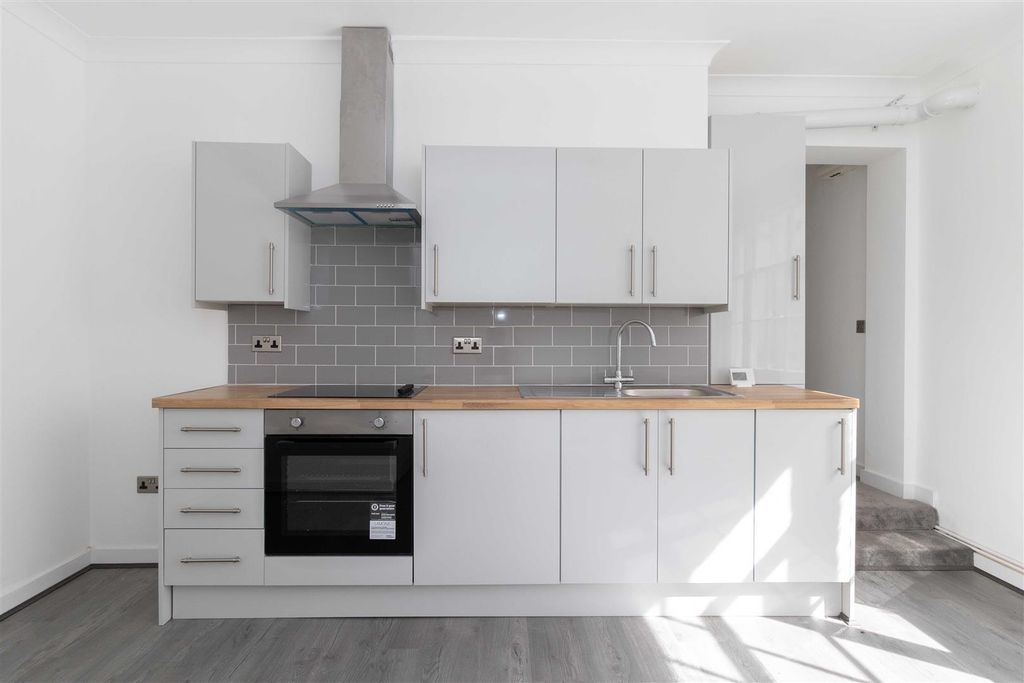 Property photo 2 of 12 Park Crescent-05.Jpg