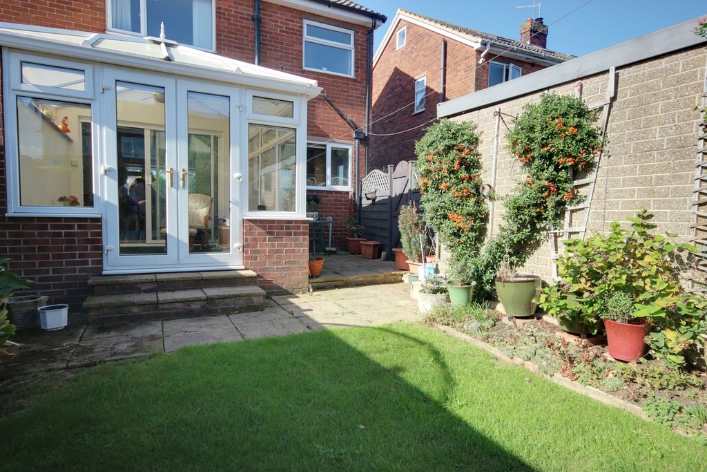 Property photo 2 of 17 1 Garden C