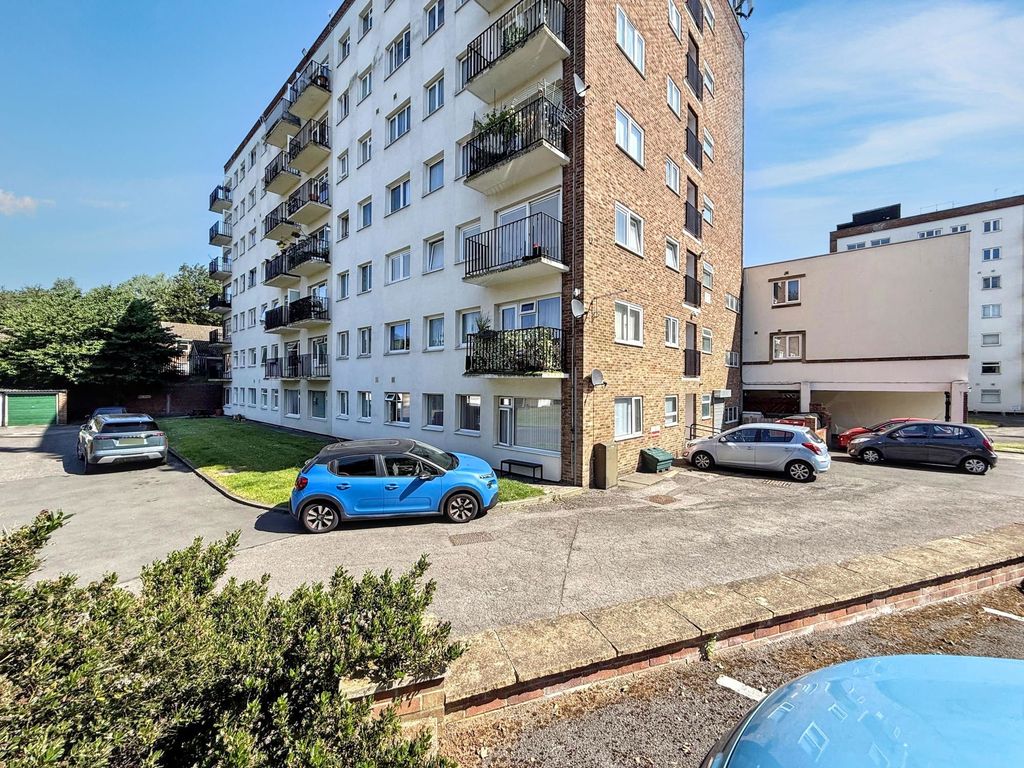 Property photo 1 of 18