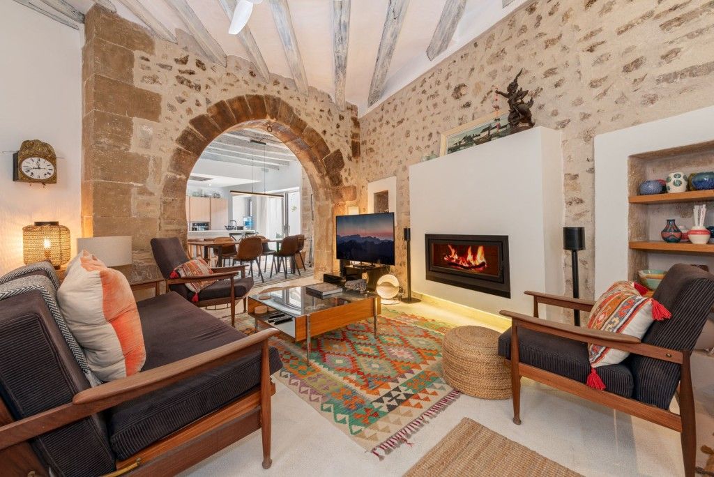 Property photo 3 of 20 Living (1)