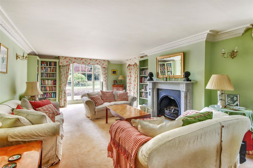 Property photo 3 of 19 Sitting Room