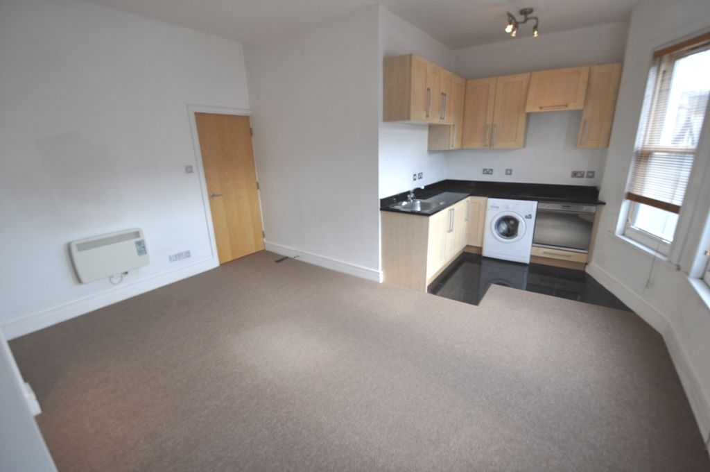 Property photo 3 of 6 Lounge