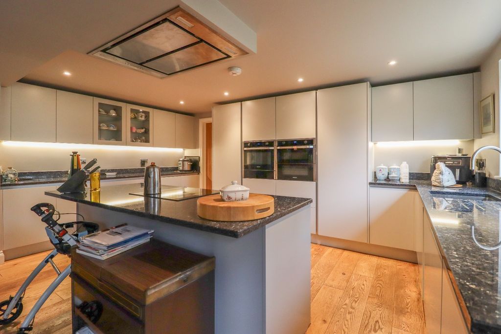 Property photo 3 of 42 4745446