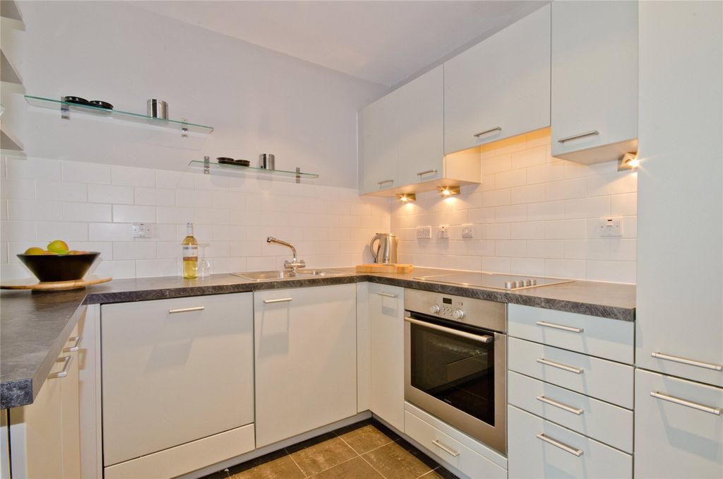 Property photo 2 of 9 Kitchen