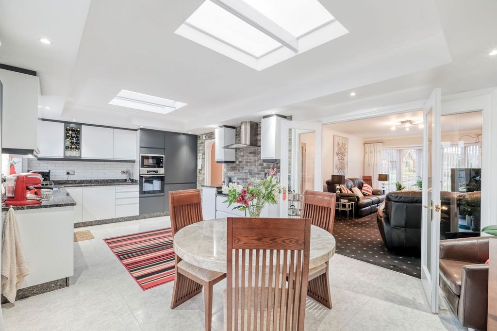 Property photo 3 of 13