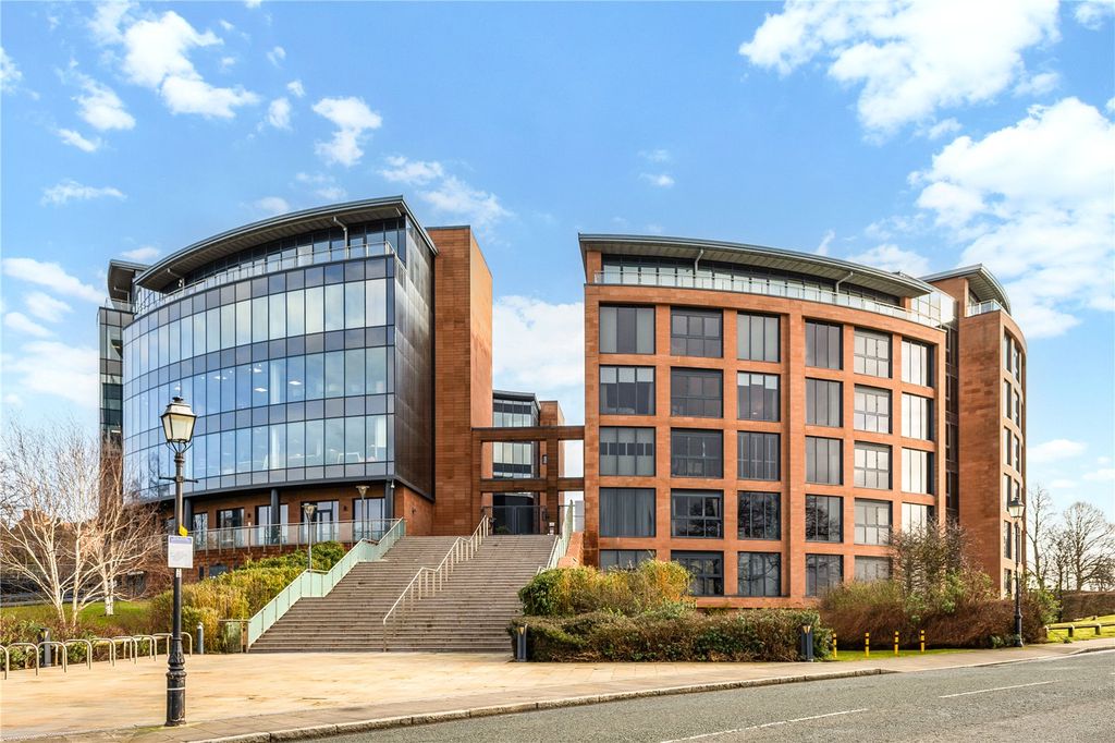 Property photo 1 of 14 HQ Building