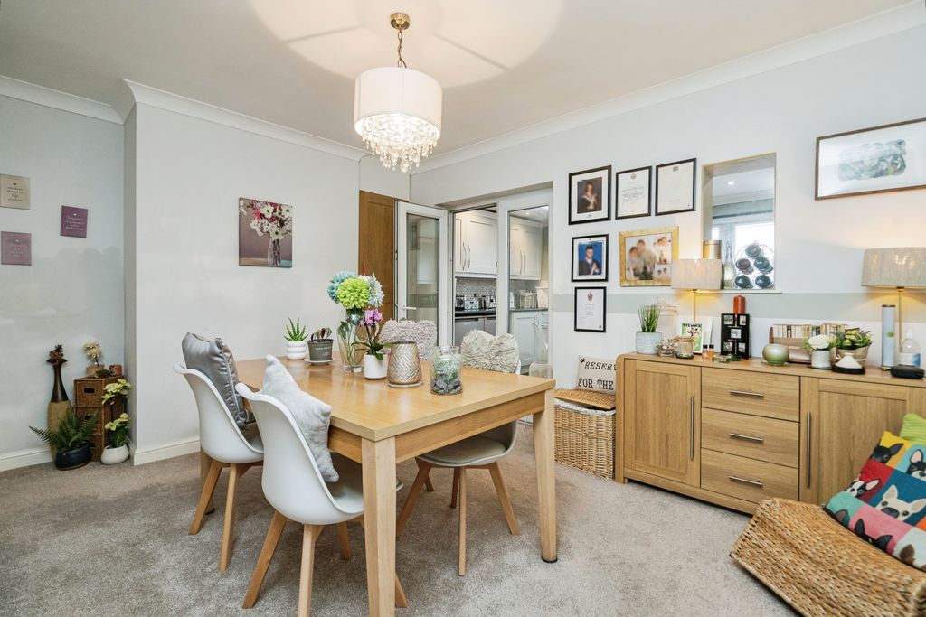 Property photo 3 of 14 Dining Room