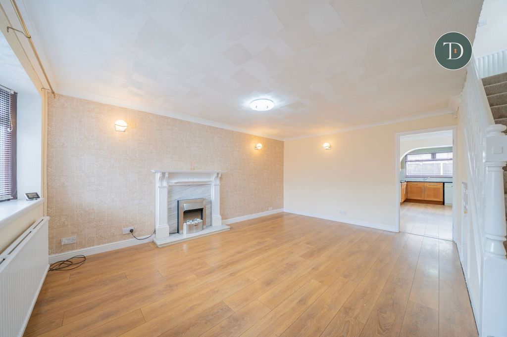 Property photo 2 of 25