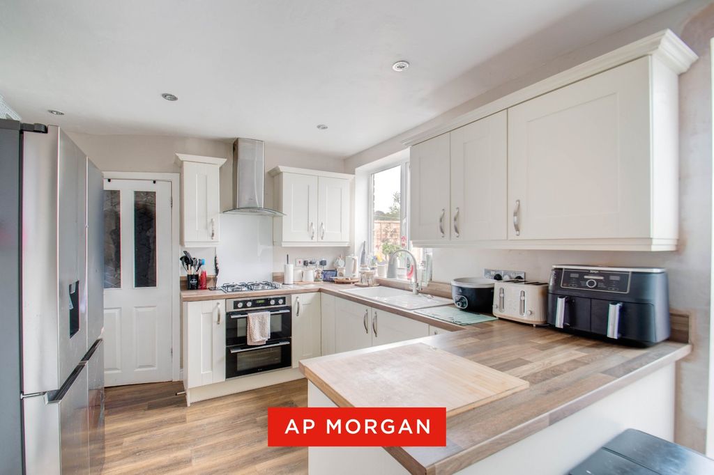 Property photo 3 of 19 Picture No. 04