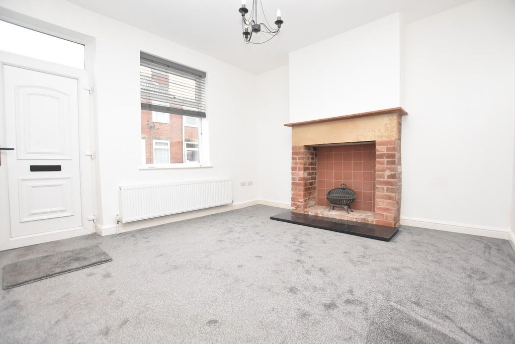 Property photo 2 of 11 Lounge.Jpg