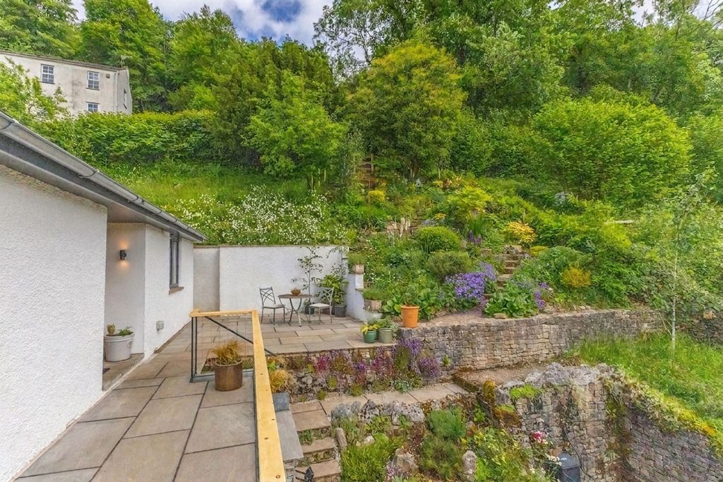 Property photo 2 of 35