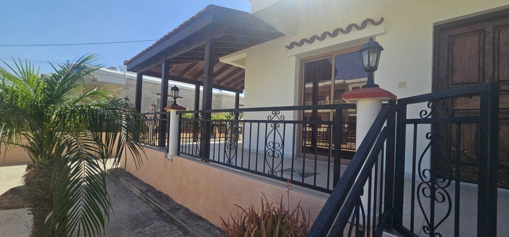 Property photo 2 of 22