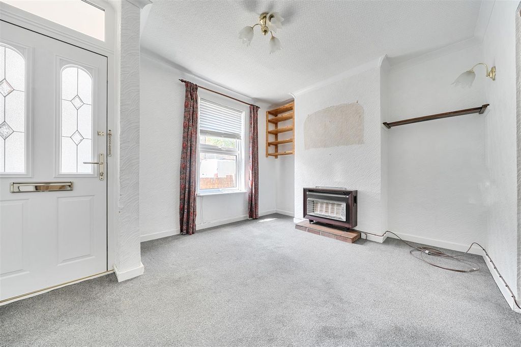 Property photo 2 of 11 Sitting Room H.Jpg