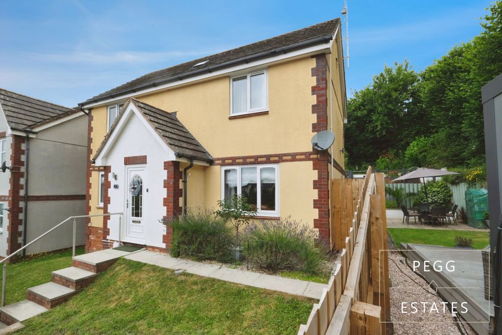 Property photo 2 of 30