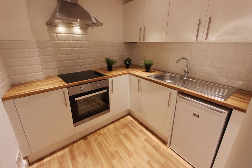 Property photo 2 of 6 Kitchen