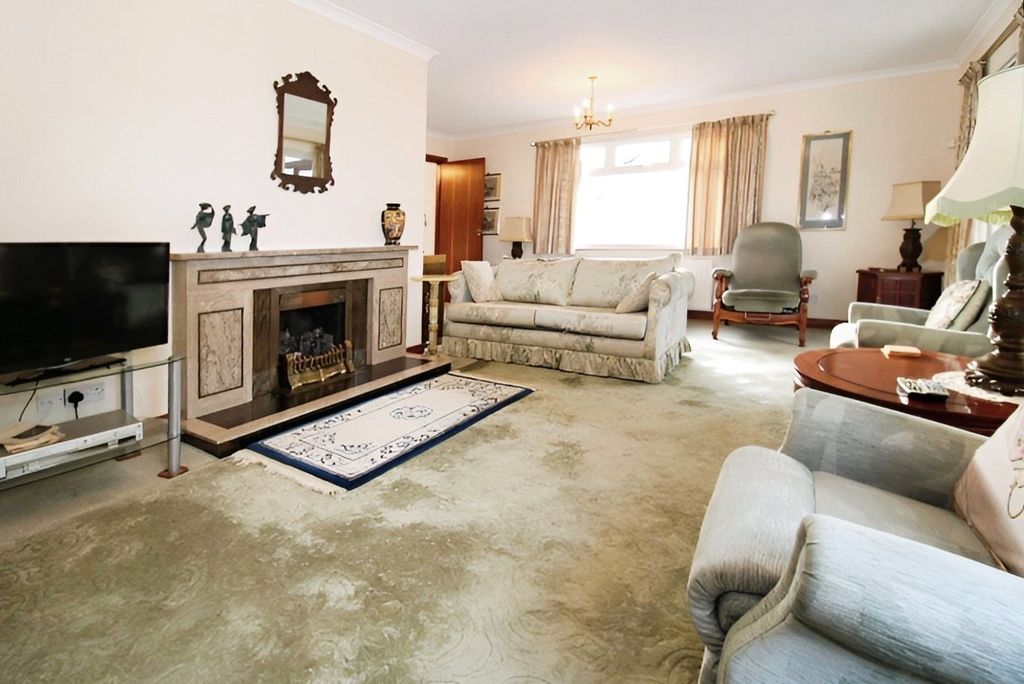 Property photo 3 of 14 Living Room