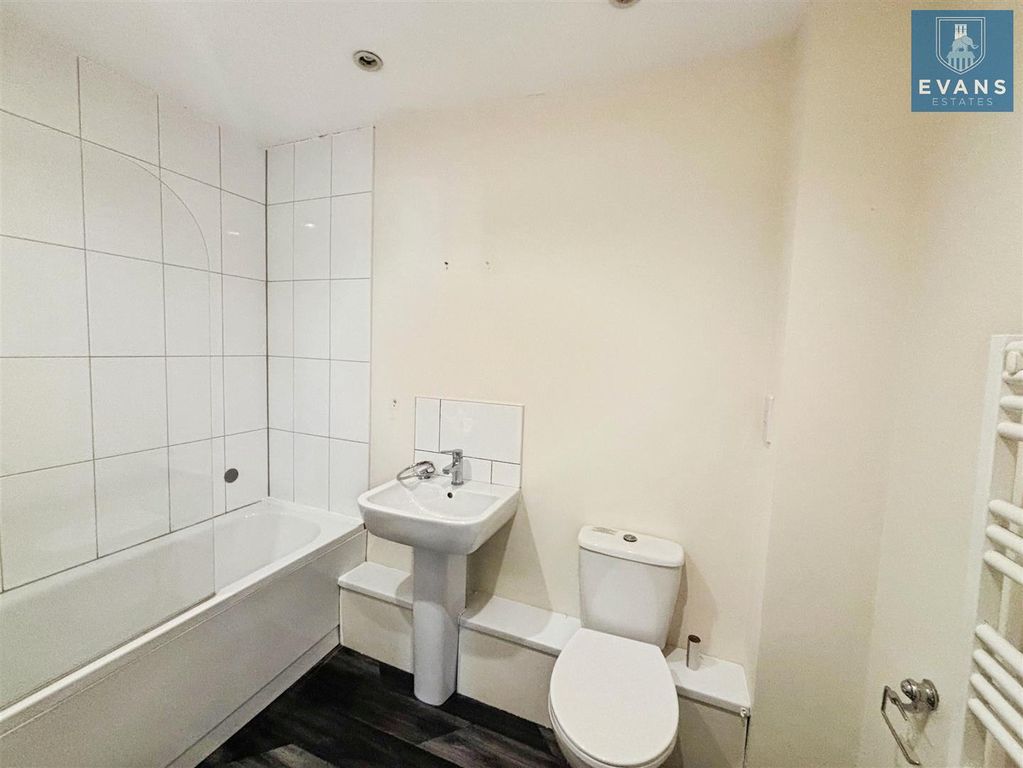 Property photo 2 of 8 Bathroom