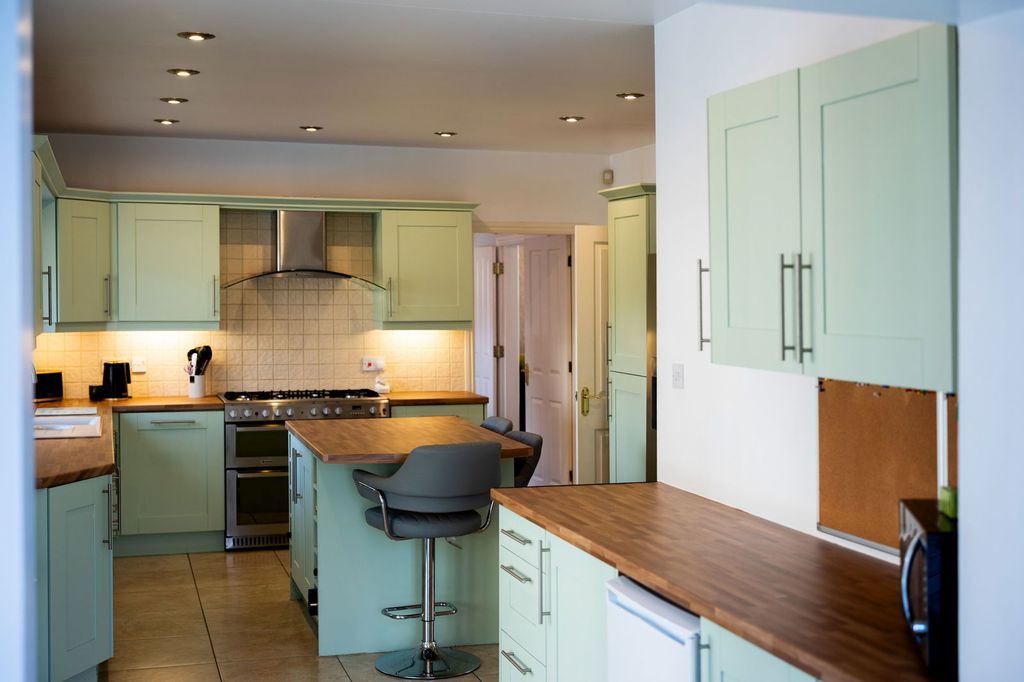 Property photo 3 of 59