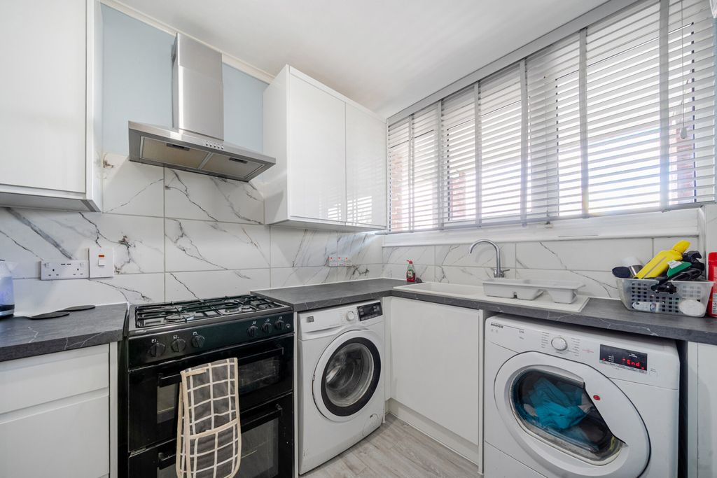 Property photo 2 of 12 1449644-12-6A21Aa...