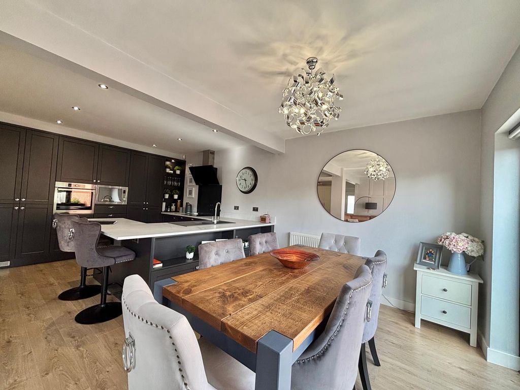 Property photo 2 of 17 Dining Kitchen