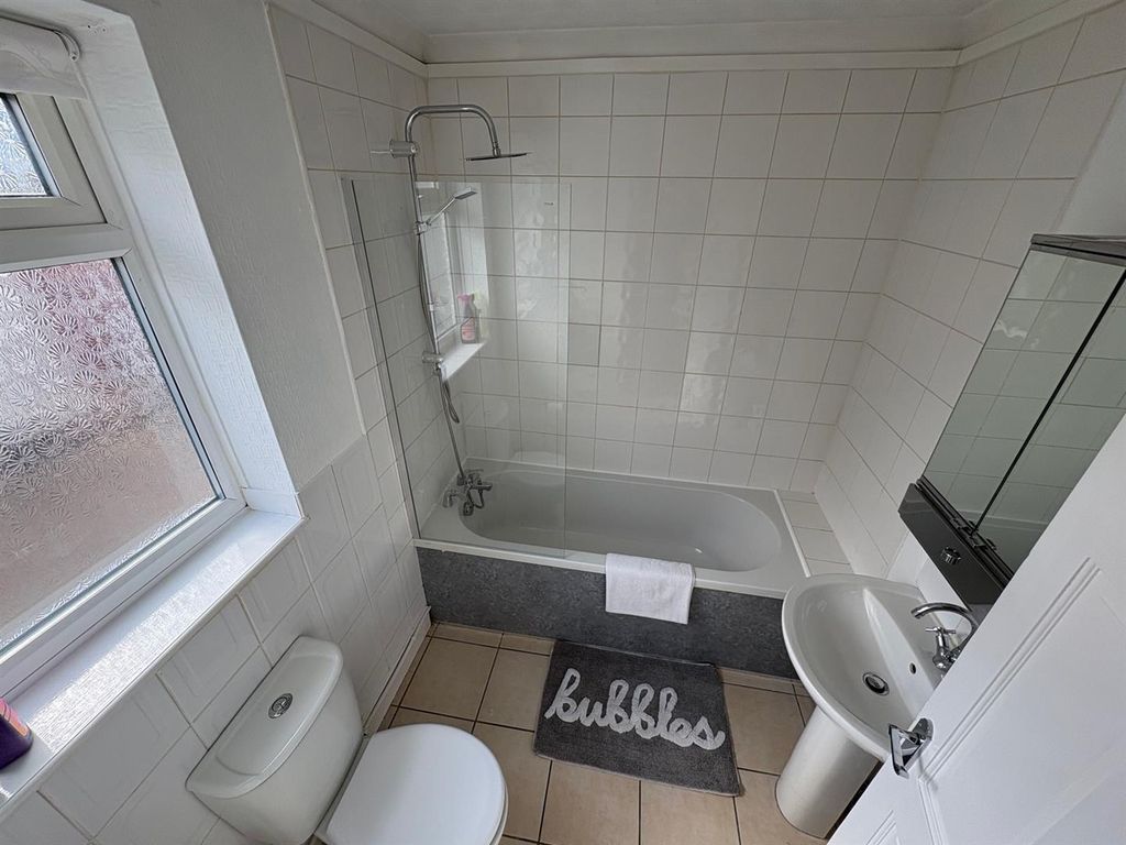 Property photo 3 of 12 Bathroom