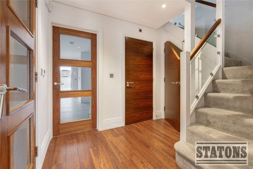 Property photo 2 of 29 Picture No. 39