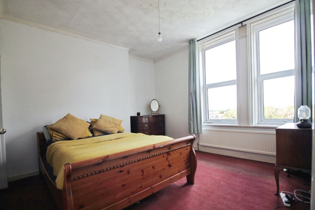 Property photo 3 of 18 Bedroom