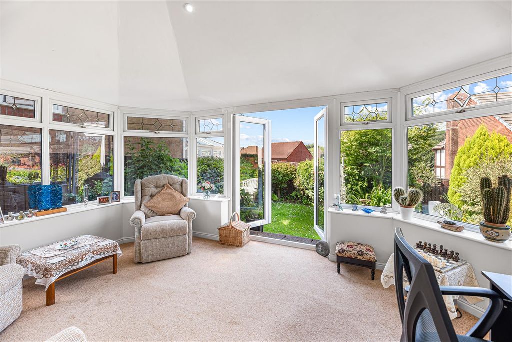 Property photo 3 of 26 Conservatory