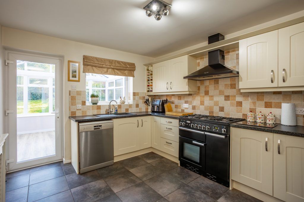 Property photo 2 of 32