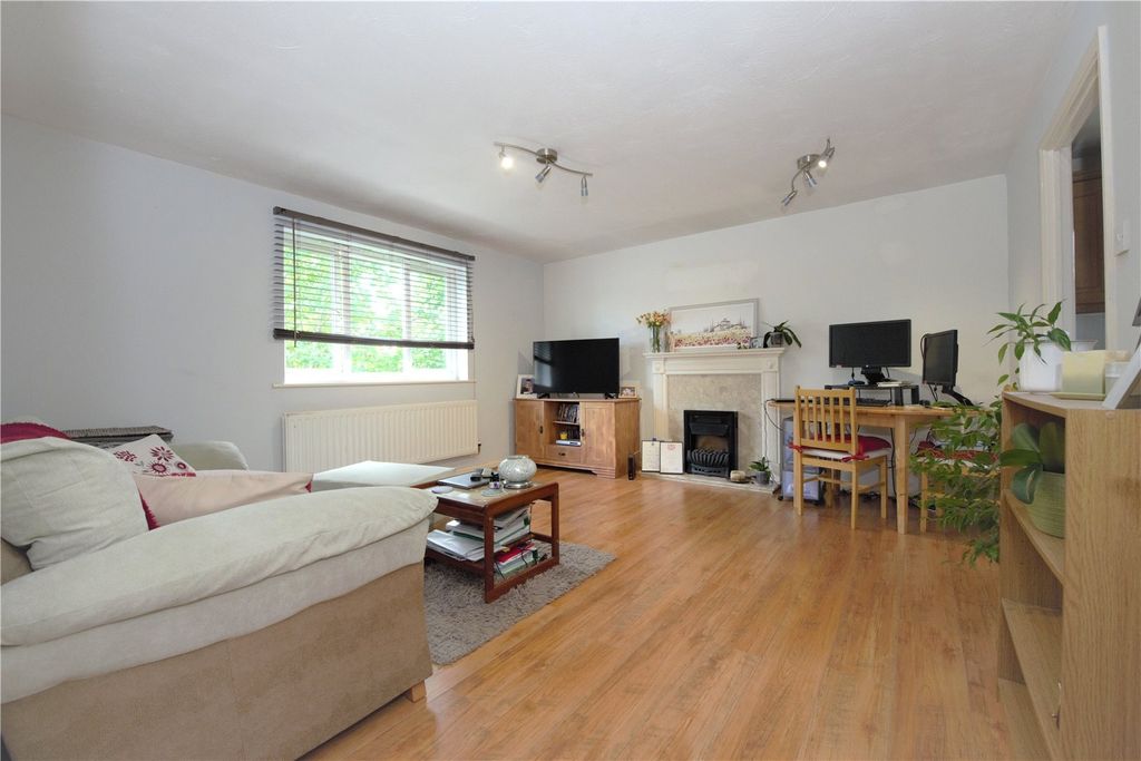 Property photo 2 of 8 Picture No. 10