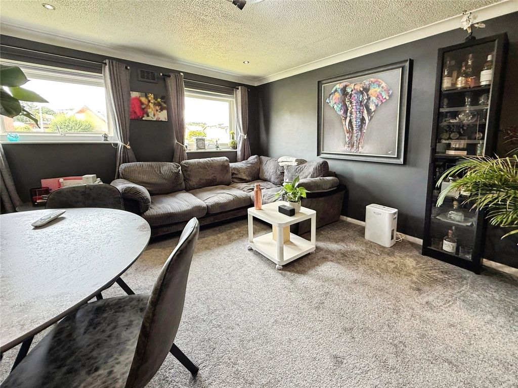Property photo 2 of 11 Living Room