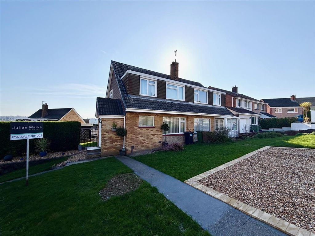 Property photo 1 of 16 Rhodes Close