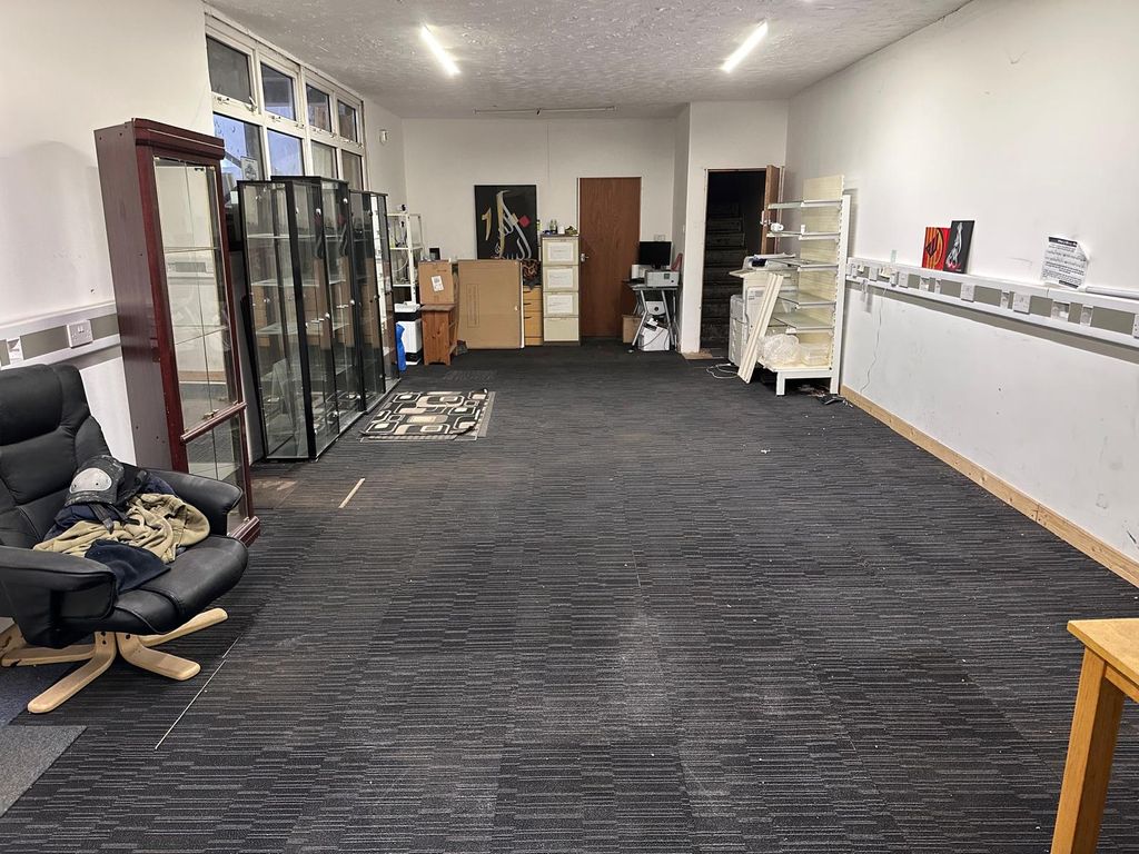 Property photo 2 of 3