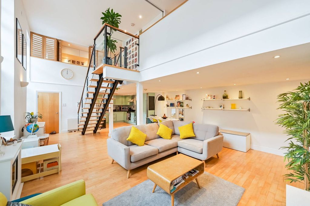 Property photo 1 of 21