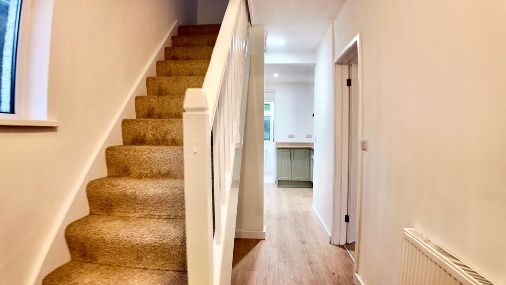 Property photo 2 of 35