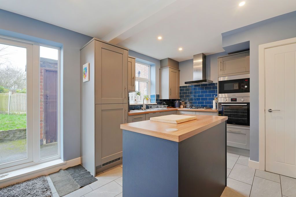 Property photo 2 of 31 Dining Kitchen