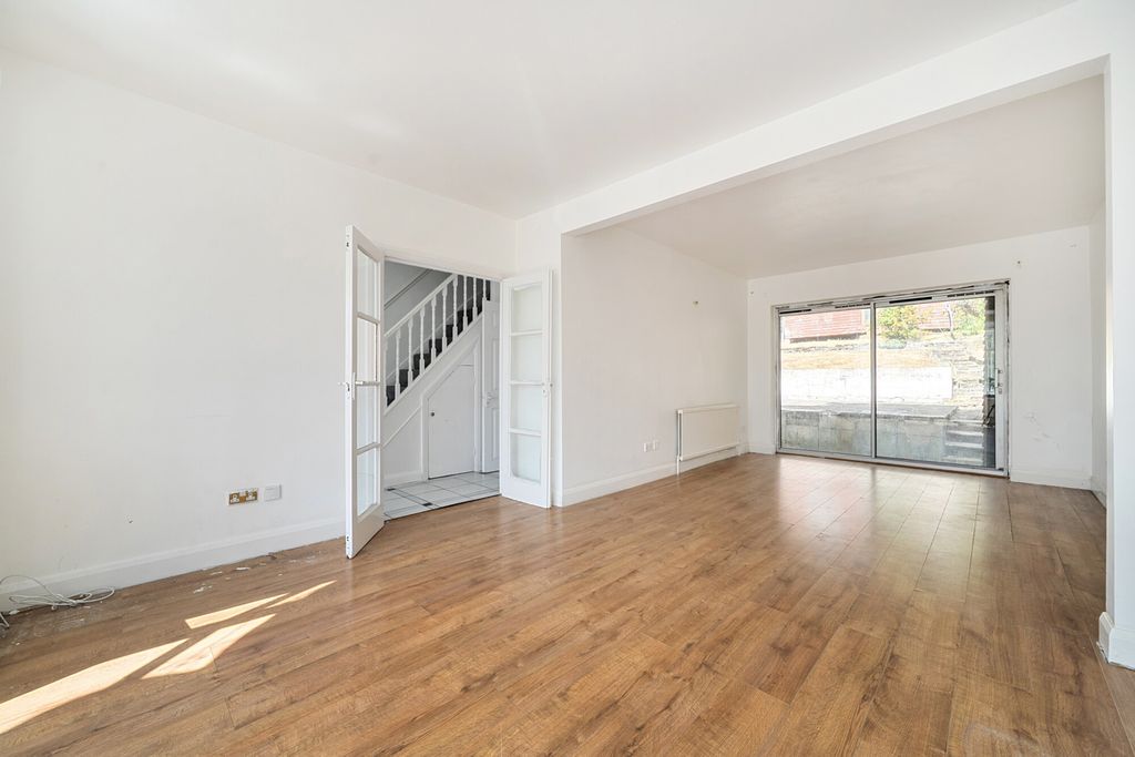 Property photo 3 of 17 1512020-4-6A88495...