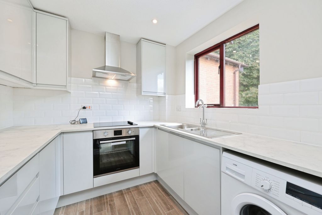 Property photo 3 of 7 Kitchen