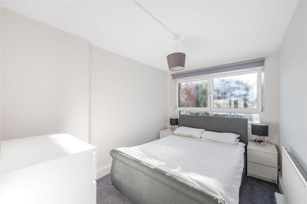 Property photo 3 of 8 Picture No. 12