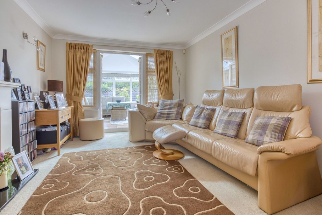 Property photo 2 of 21 Ewemove Taunton Burge Meadow (9)