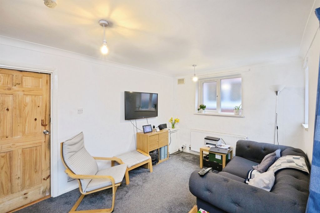 Property photo 2 of 25