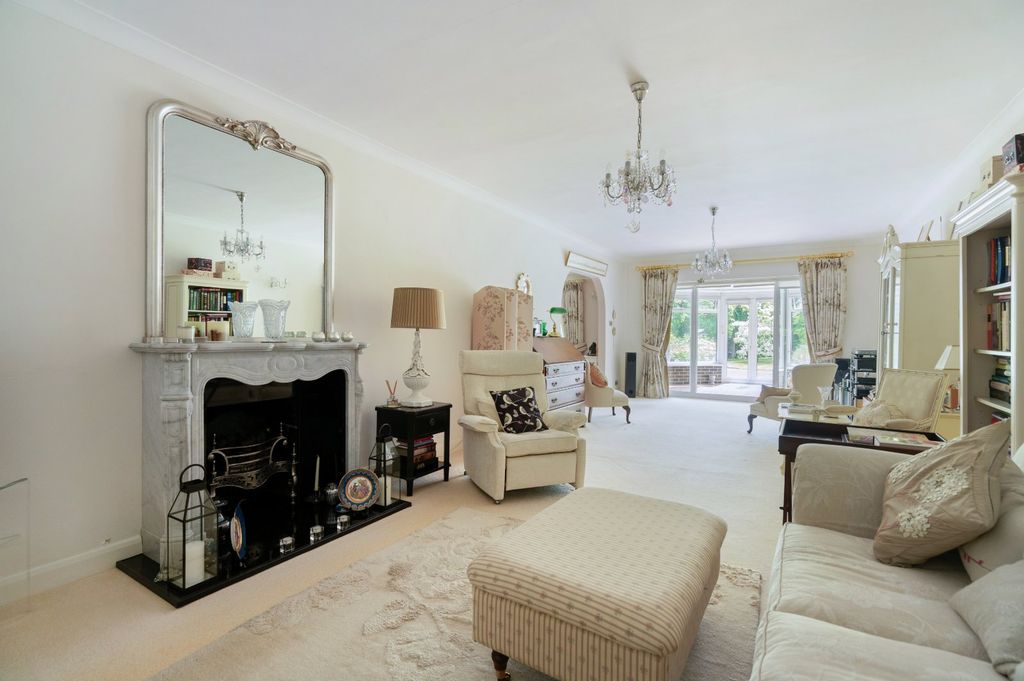 Property photo 3 of 22 Sitting Room