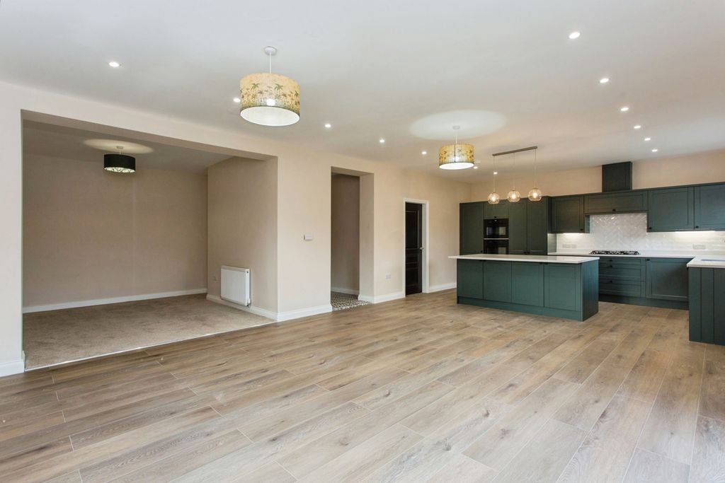 Property photo 3 of 20 Kitchen Diner/Family