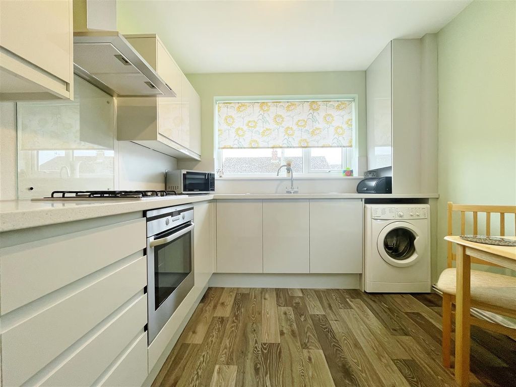 Property photo 3 of 33 Kitchen