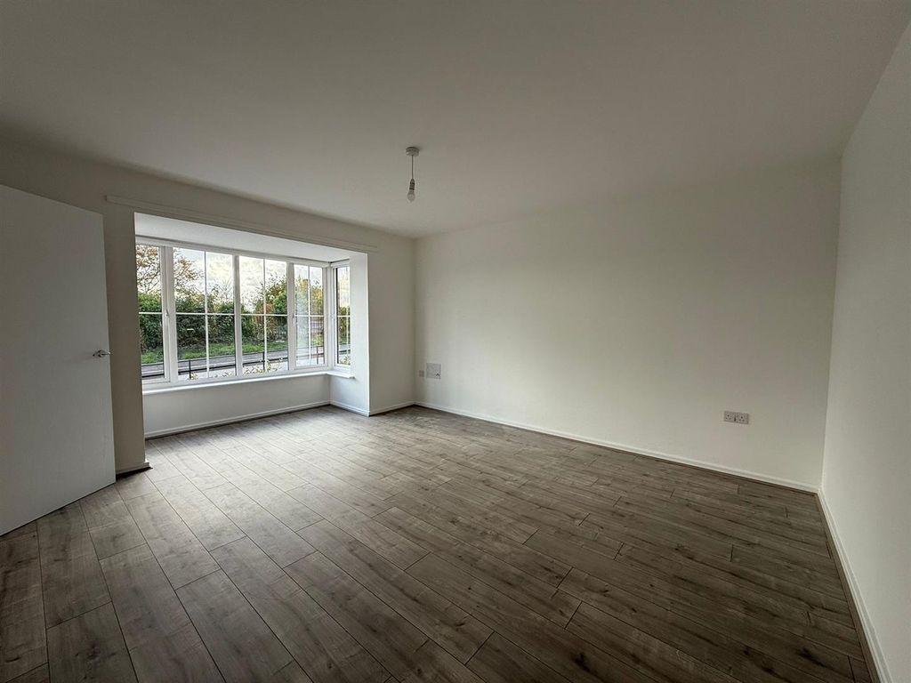 Property photo 3 of 17 789E439F-c6A3-4Fe8-Abe7-849B843c401F.Jpg