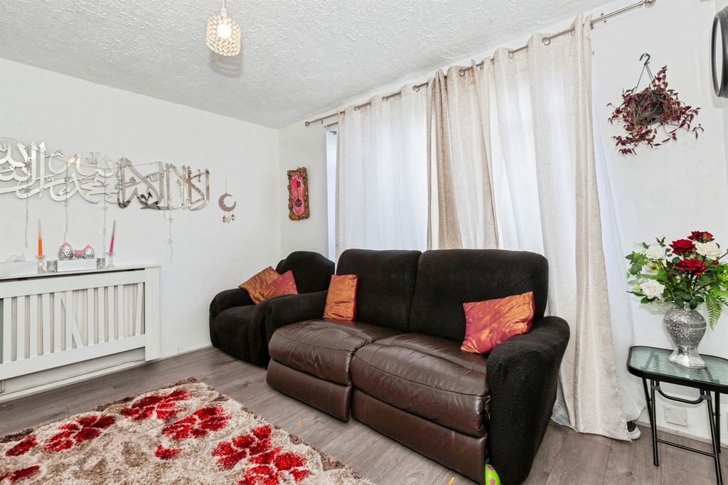 Property photo 3 of 26