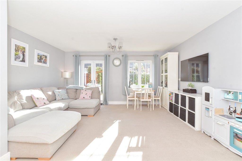 Property photo 3 of 15 Lounge/Diner