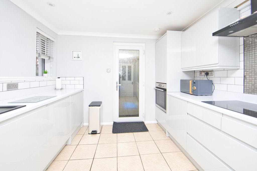 Property photo 3 of 11 Picture 3